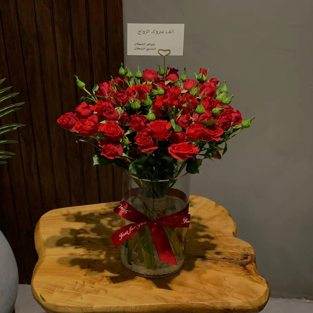 فازة ورد أحمر